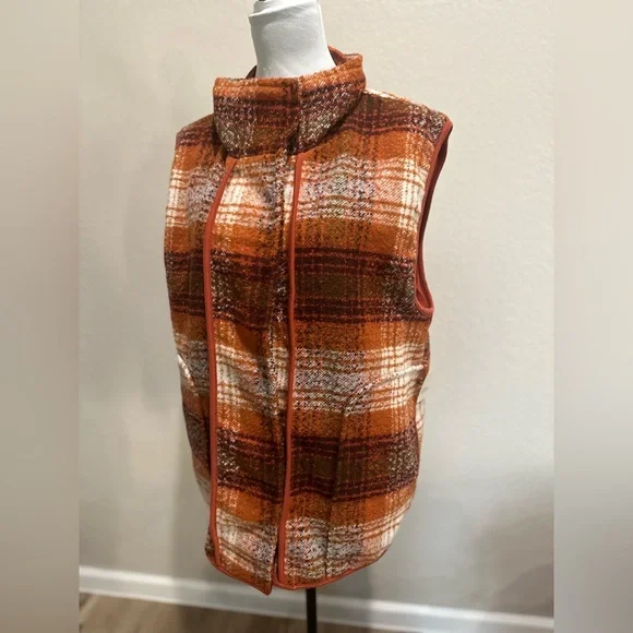 🆕 Free People Wrapped Up Blanket Vest- Topaz Combo - Picture 2 of 11